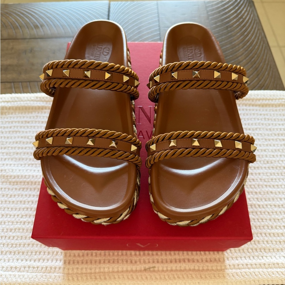 Valentino Garavani Rockstud Slide Espadrilles Tobacco leather with gold-tonestud - Picture 3 of 6